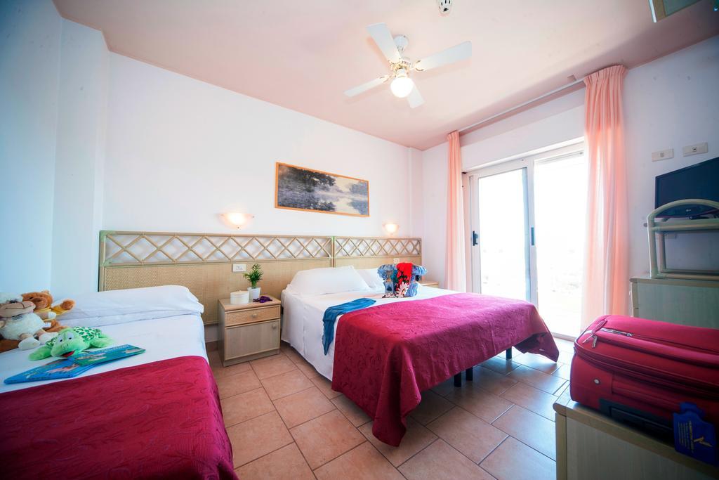 Hotel Doge Alba Adriatica Oda fotoğraf